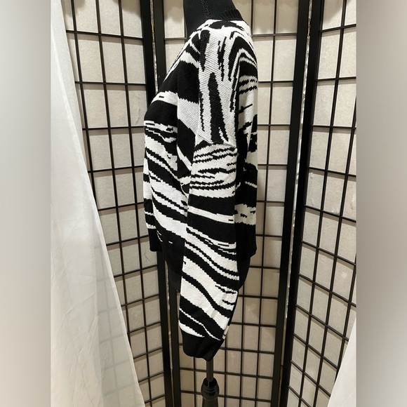 PrettyLittleThing Monochrome ZEBRA Knit Sweater CARDIGAN SIZE XXL - Picture 7 of 9